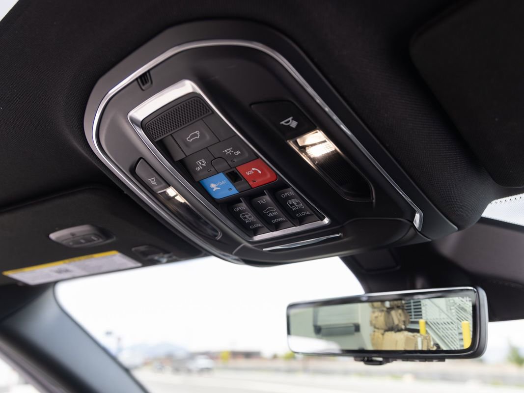 Used 2025 Jeep Grand Cherokee L Limited w/ Luxury Tech Group II AWD/4WD image 34