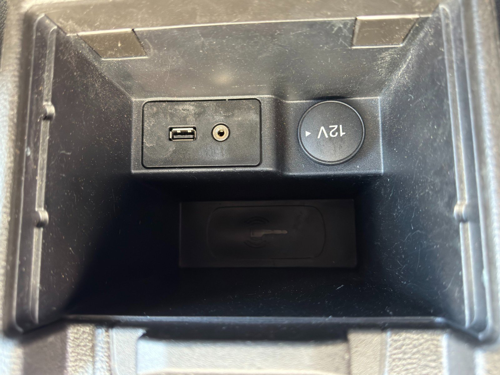 Used 2016 Ford Focus SE w/ Equipment Group 201A FWD image 28