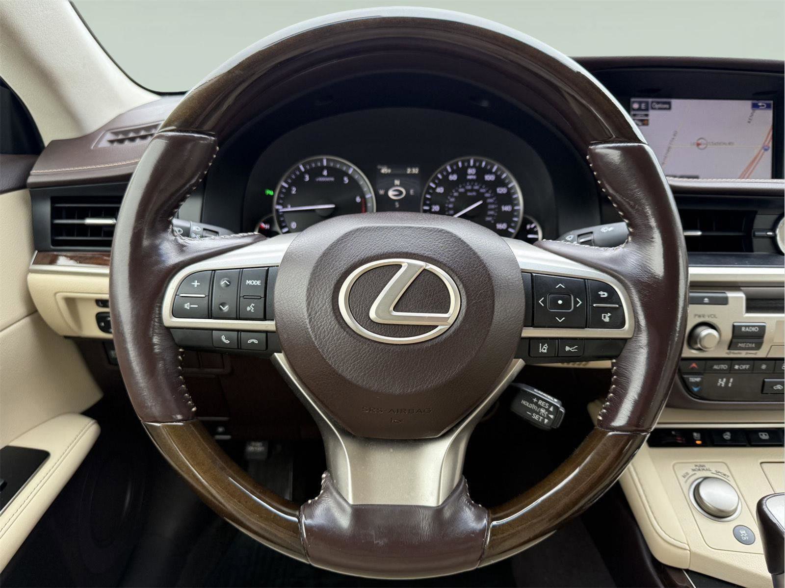Used 2016 Lexus ES 350 w/ Luxury Package w/Wood Trim image 14