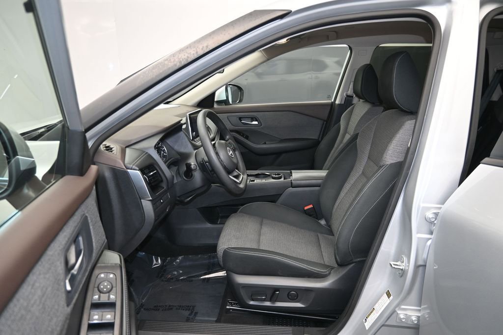 Used 2022 Nissan Rogue SV AWD/4WD image 13