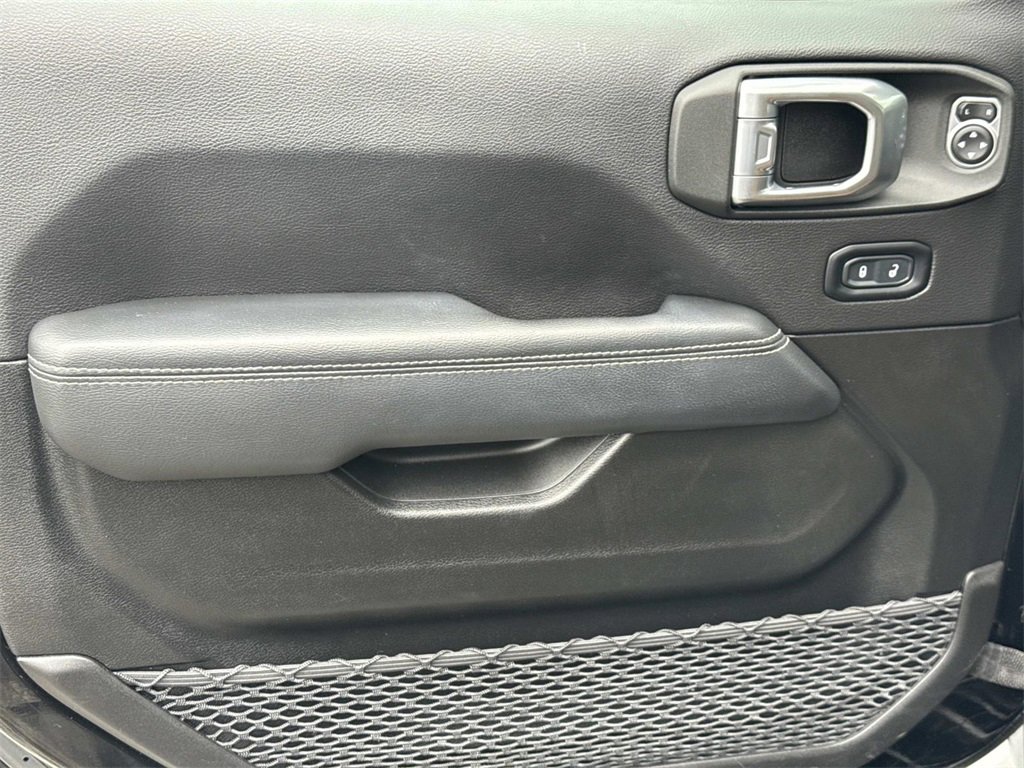 Used 2022 Jeep Wrangler Unlimited Sahara w/ Cold Weather Group image 16