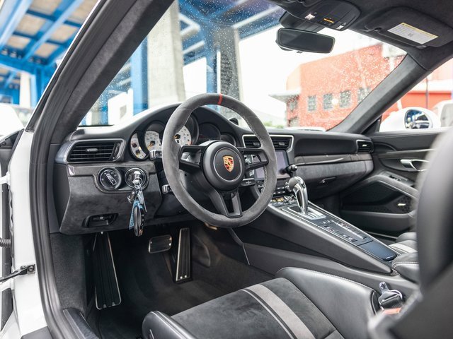 Certified 2018 Porsche 911 GT3 image 4