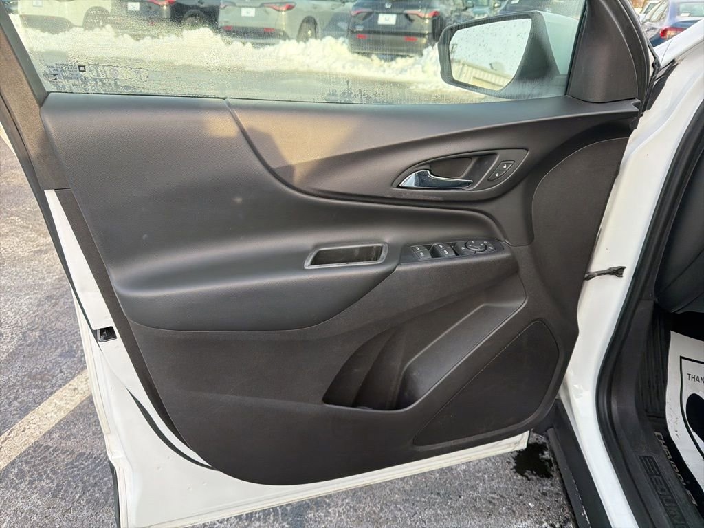 Used 2018 Chevrolet Equinox LT image 18