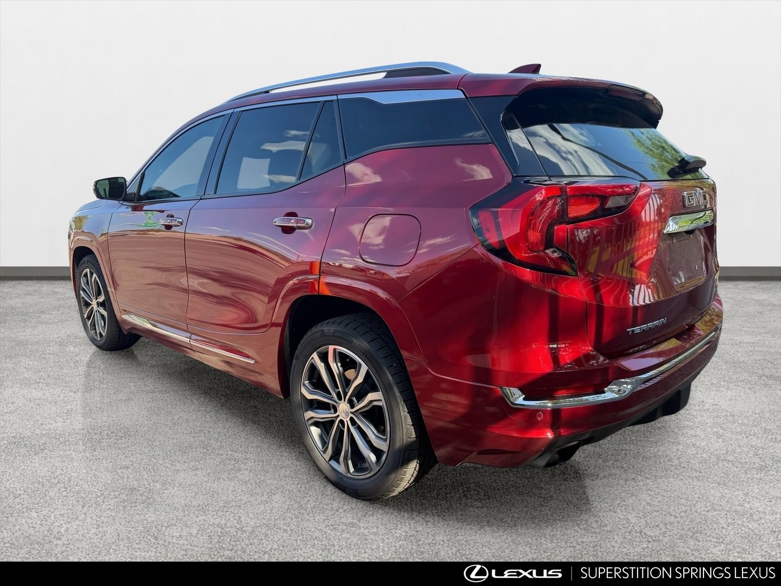 Used 2020 GMC Terrain Denali w/ Denali Premium Package FWD image 4