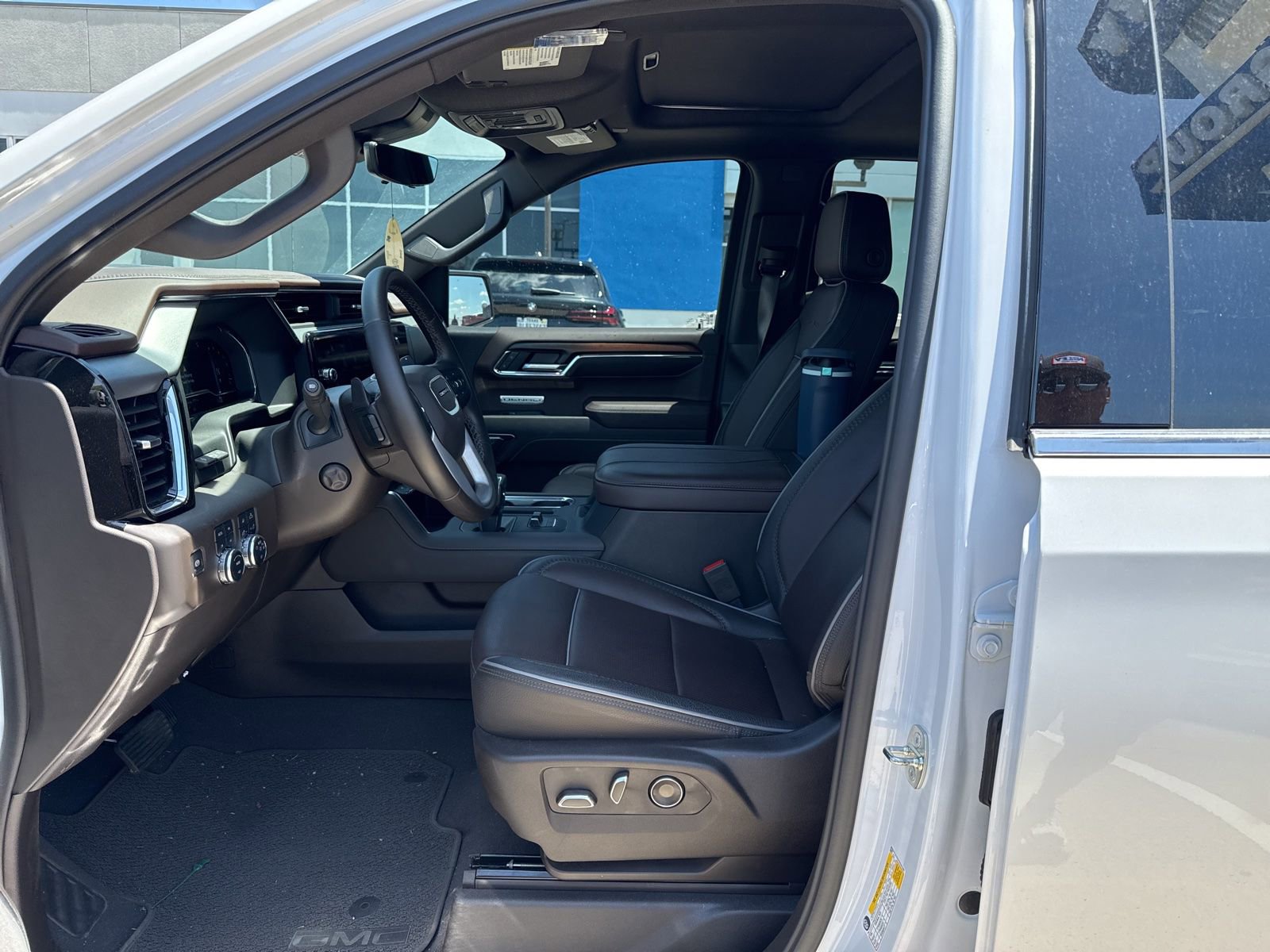 Used 2024 GMC Sierra 1500 Denali w/ Technology Package AWD/4WD image 14