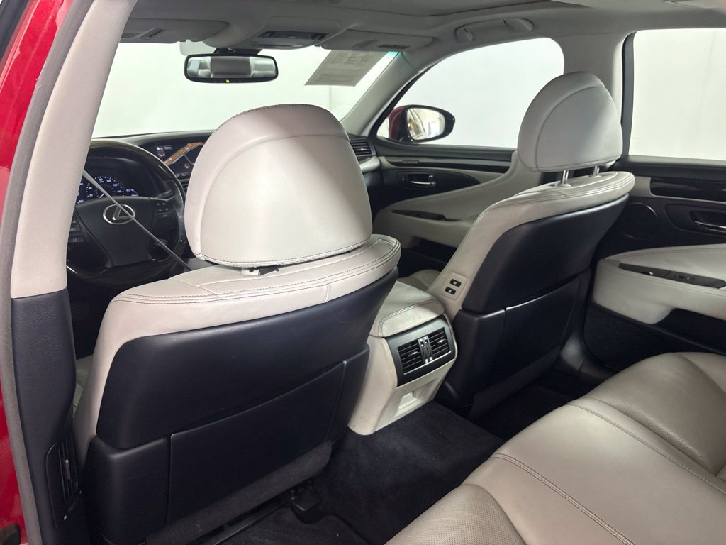 Used 2015 Lexus LS 460 w/ Comfort Package RWD image 28
