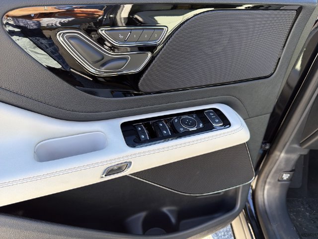 New 2027 Lincoln Aviator AWD image 13