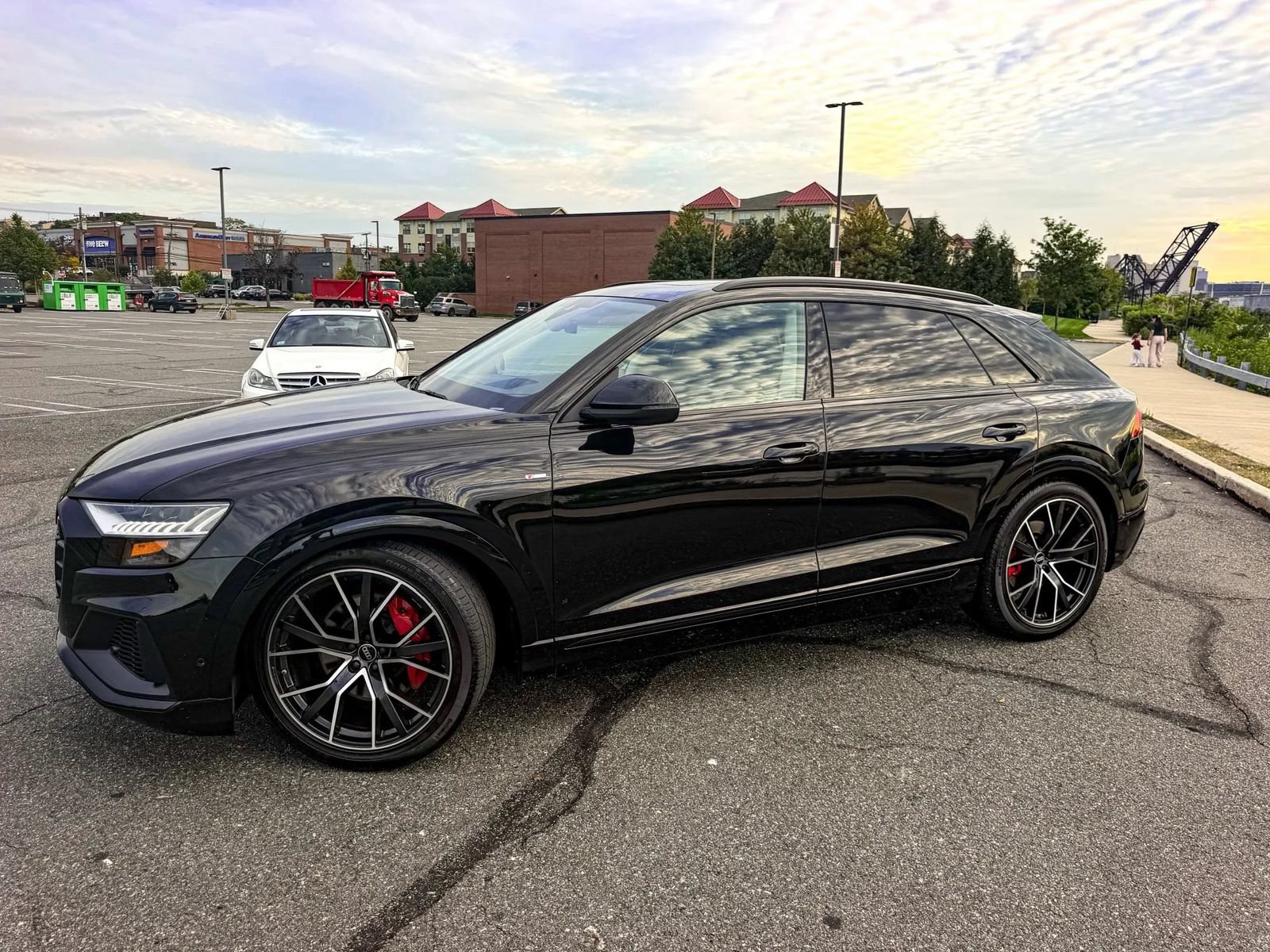 Used 2023 Audi Q8 Prestige AWD/4WD image 3