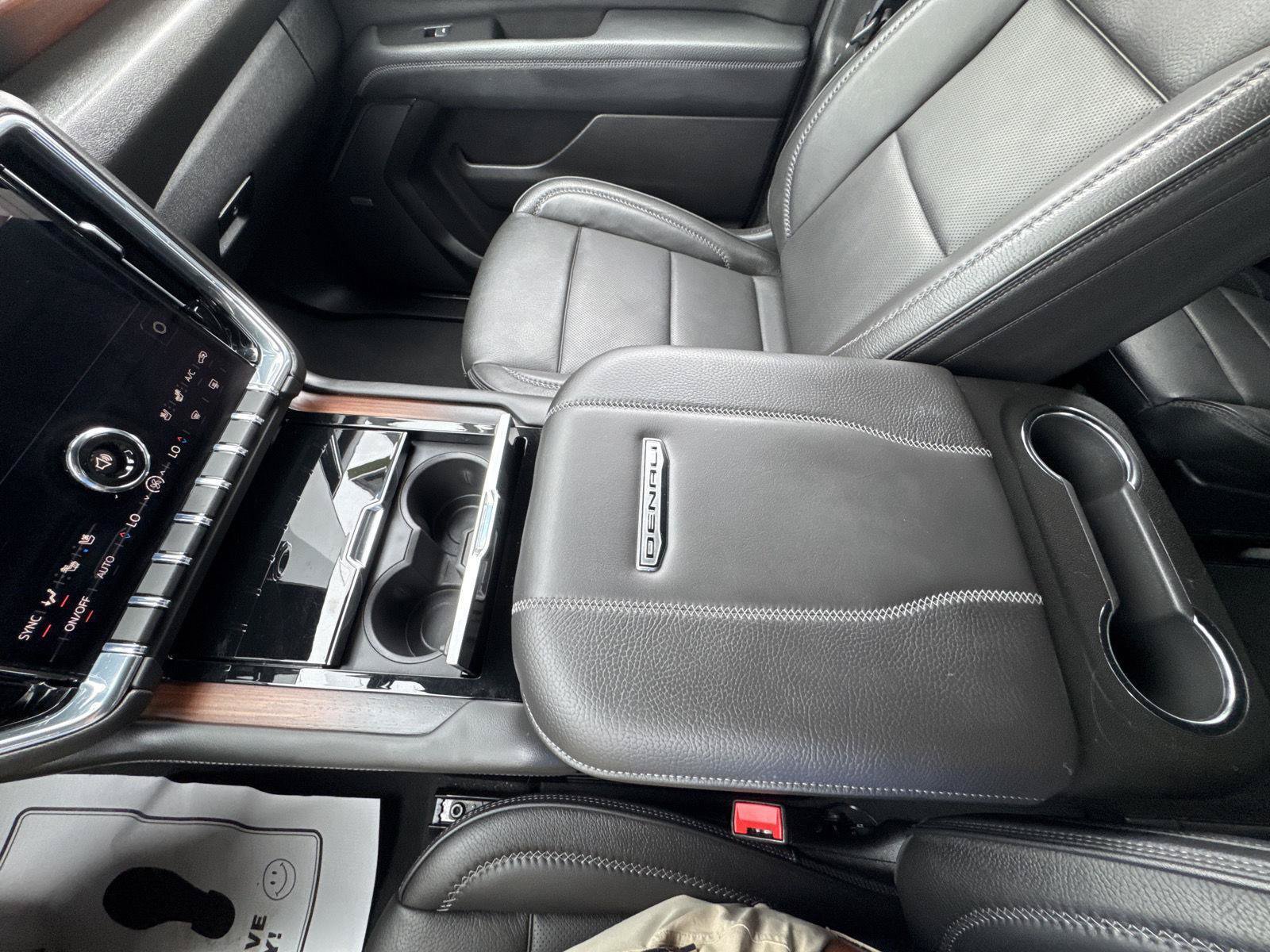 Used 2025 GMC Yukon XL Denali AWD/4WD image 24