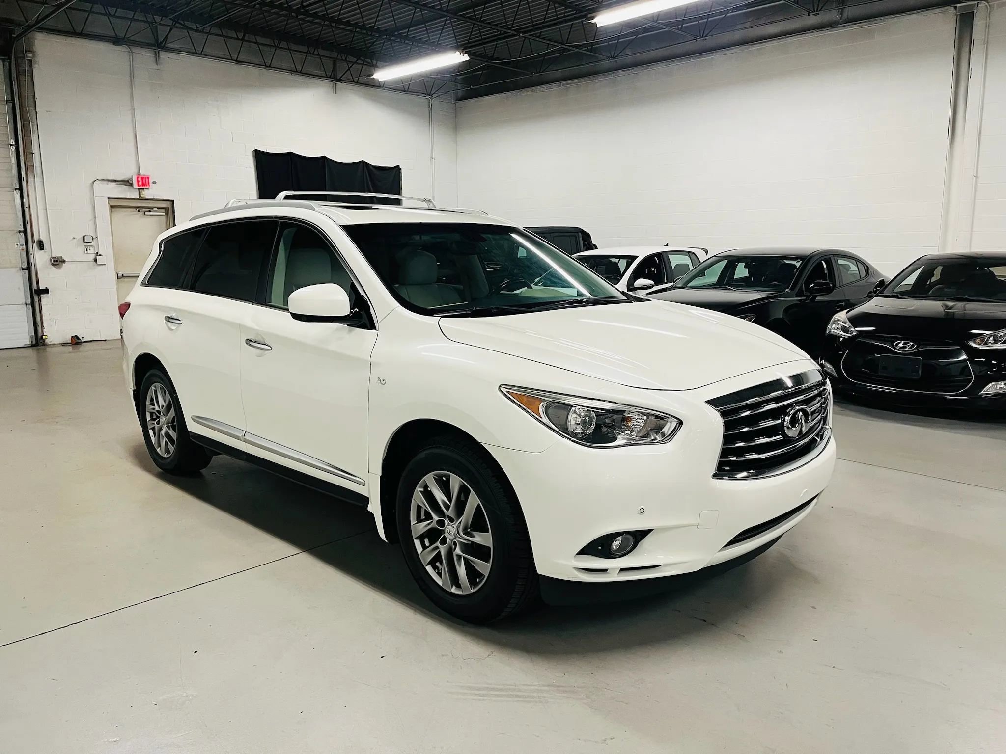 Used 2015 INFINITI QX60 AWD w/ Premium Plus Package image 4