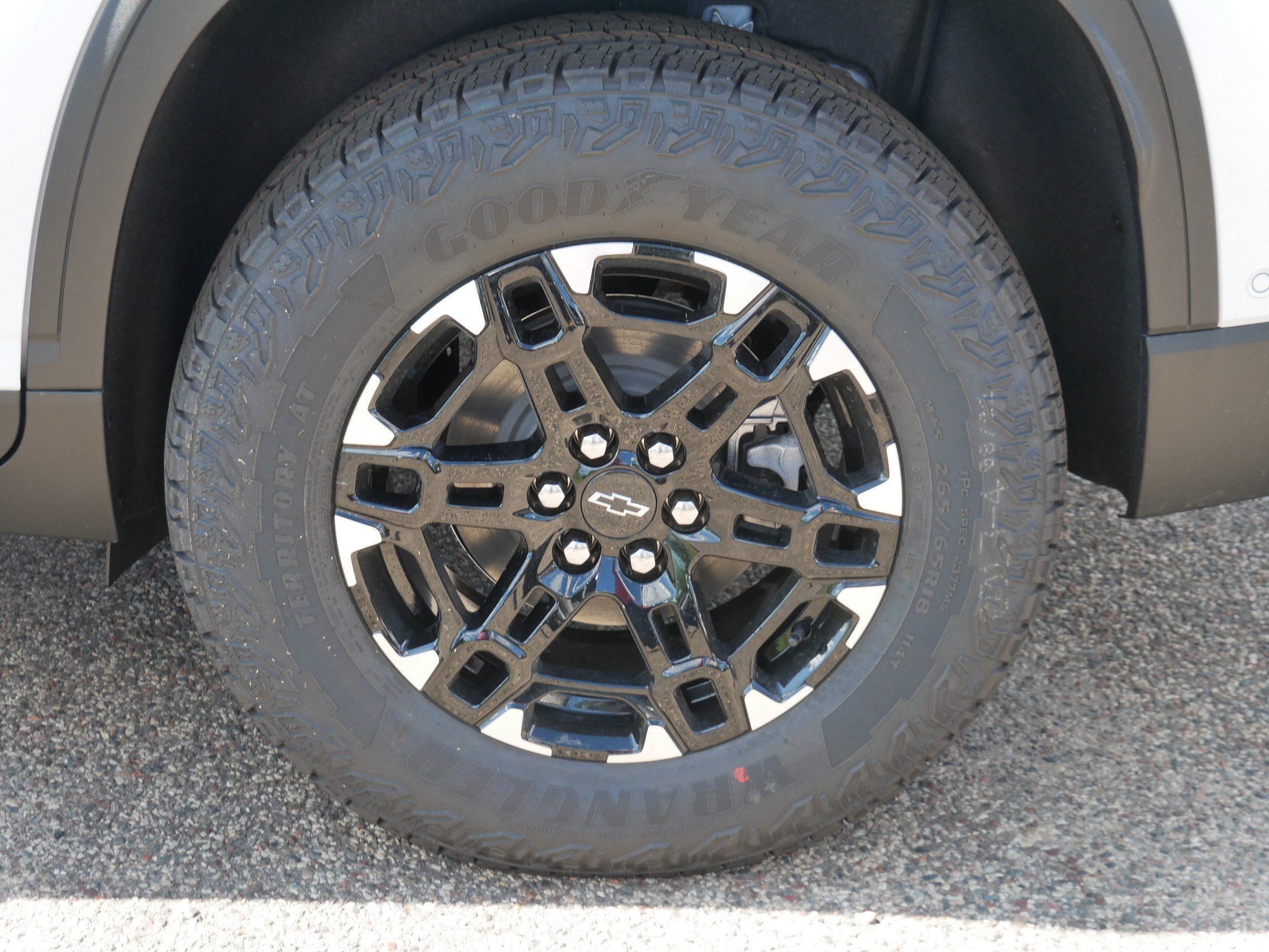 New 2027 Chevrolet Traverse Z71 w/ Enhanced Driving Package AWD/4WD image 3