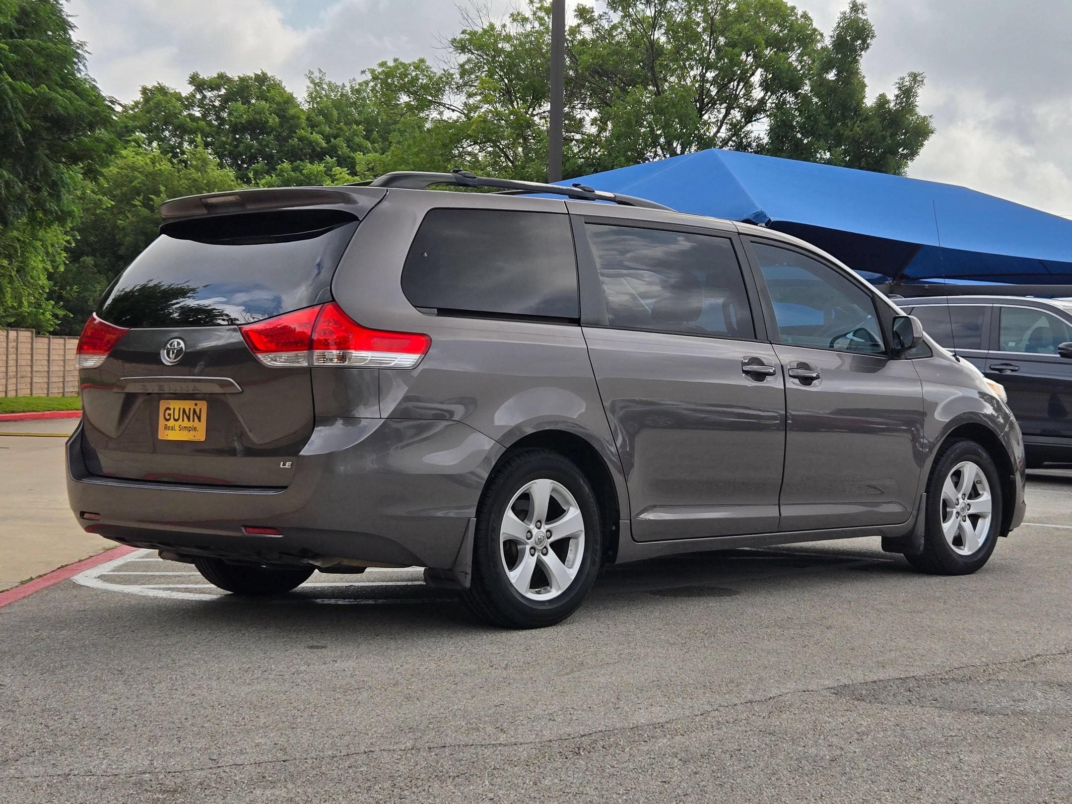 Used 2013 Toyota Sienna LE FWD image 3