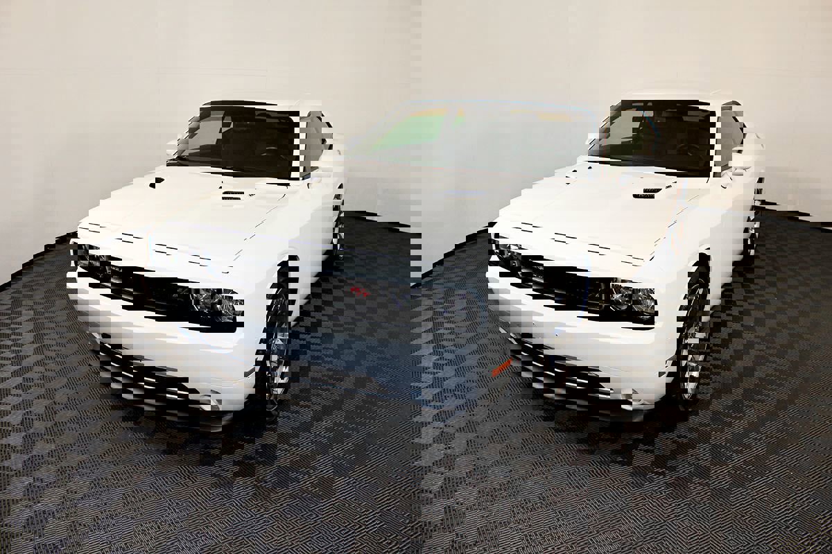 Used 2012 Dodge Challenger R/T image 2