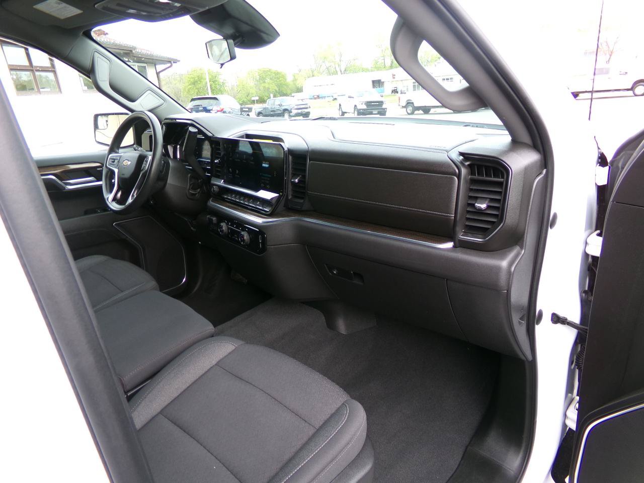 Used 2022 Chevrolet Silverado 1500 LT AWD/4WD image 38