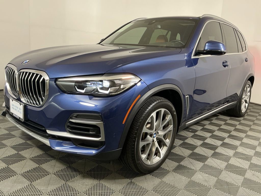 Certified 2023 BMW X5 sDrive40i w/ Premium Package image 2