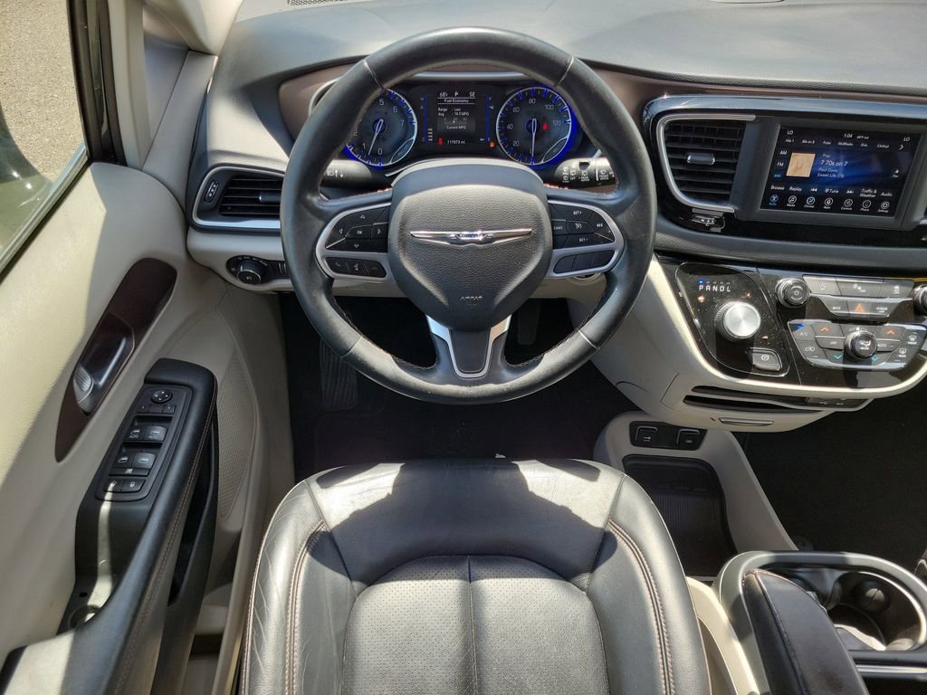 Used 2018 Chrysler Pacifica Touring-L FWD image 12