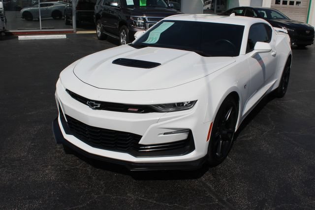 Used 2021 Chevrolet Camaro SS RWD image 4