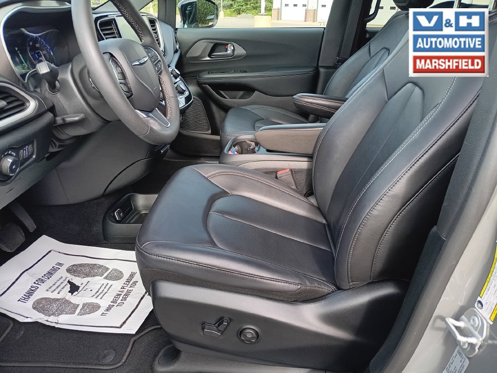 Used 2025 Chrysler Pacifica Select FWD image 20