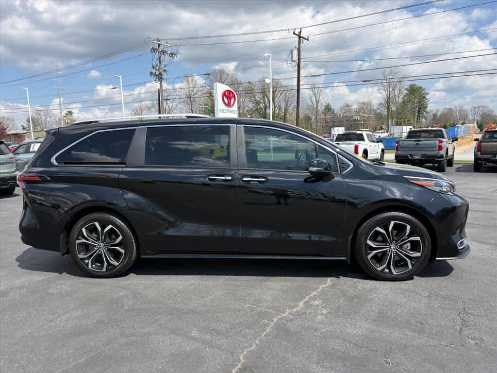 Used 2025 Toyota Sienna Platinum FWD image 2
