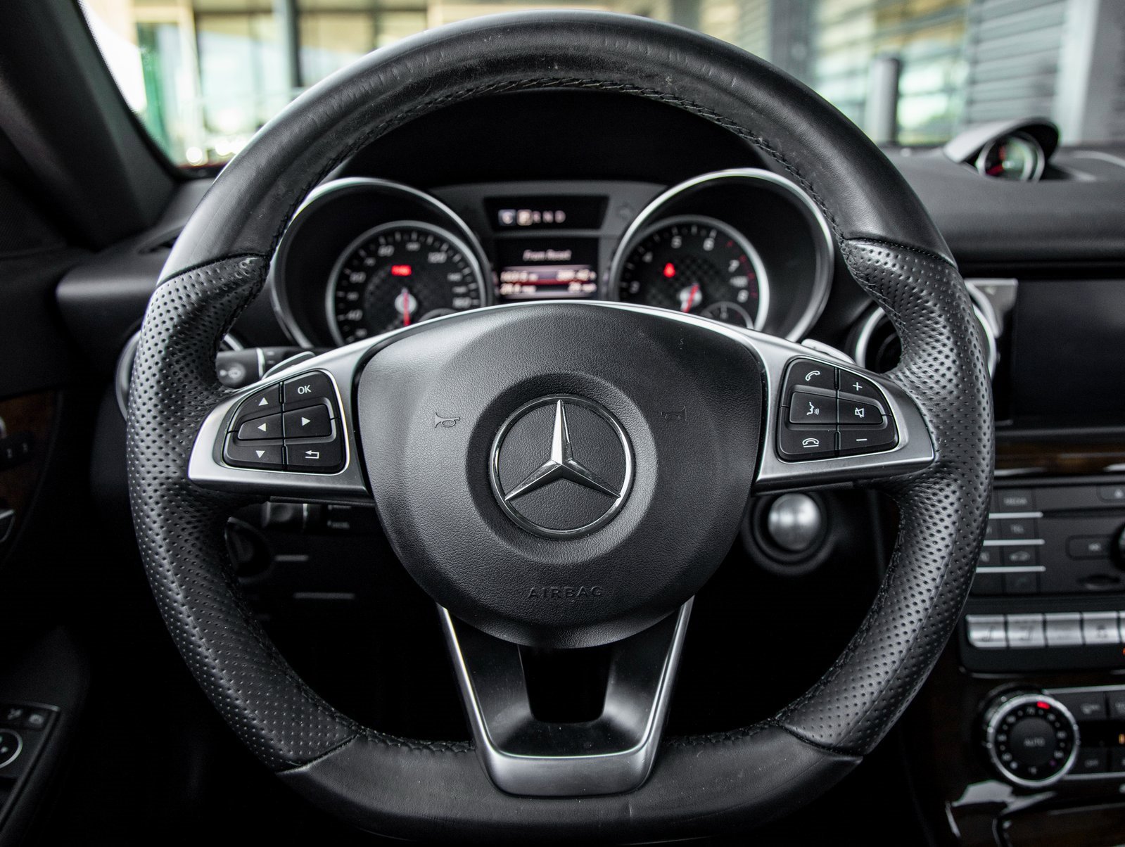 Used 2017 Mercedes-Benz SLC 300 image 24