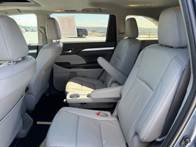 Used 2019 Toyota Highlander XLE image 11