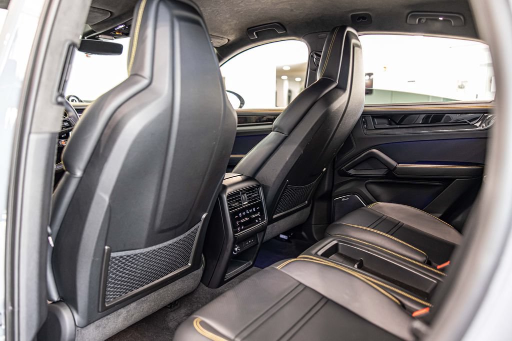 Used 2024 Porsche Cayenne Turbo GT AWD/4WD image 33
