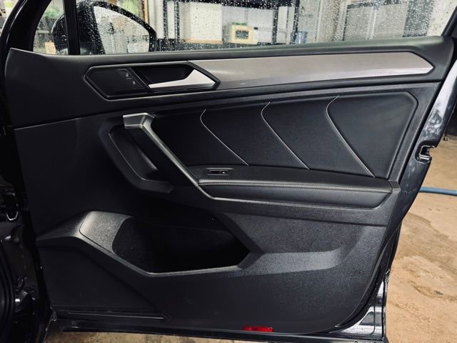 Used 2022 Volkswagen Tiguan SE w/ Panoramic Sunroof Package image 15