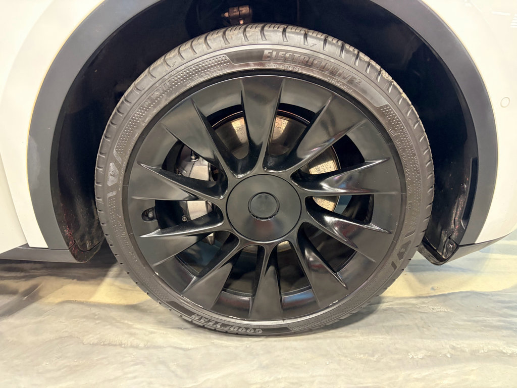 Used 2021 Tesla Model Y Long Range AWD/4WD image 27