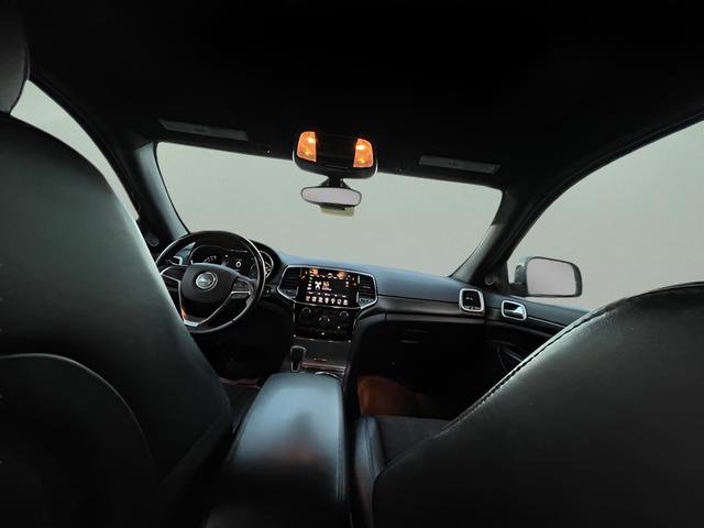 Used 2020 Jeep Grand Cherokee Altitude image 30