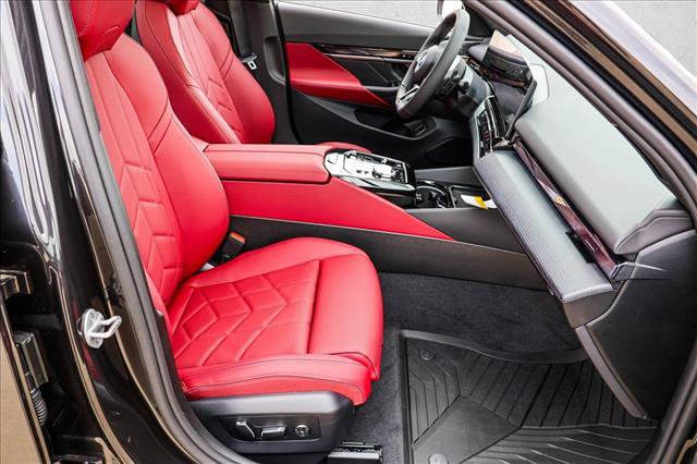 New 2026 BMW 550e xDrive image 25