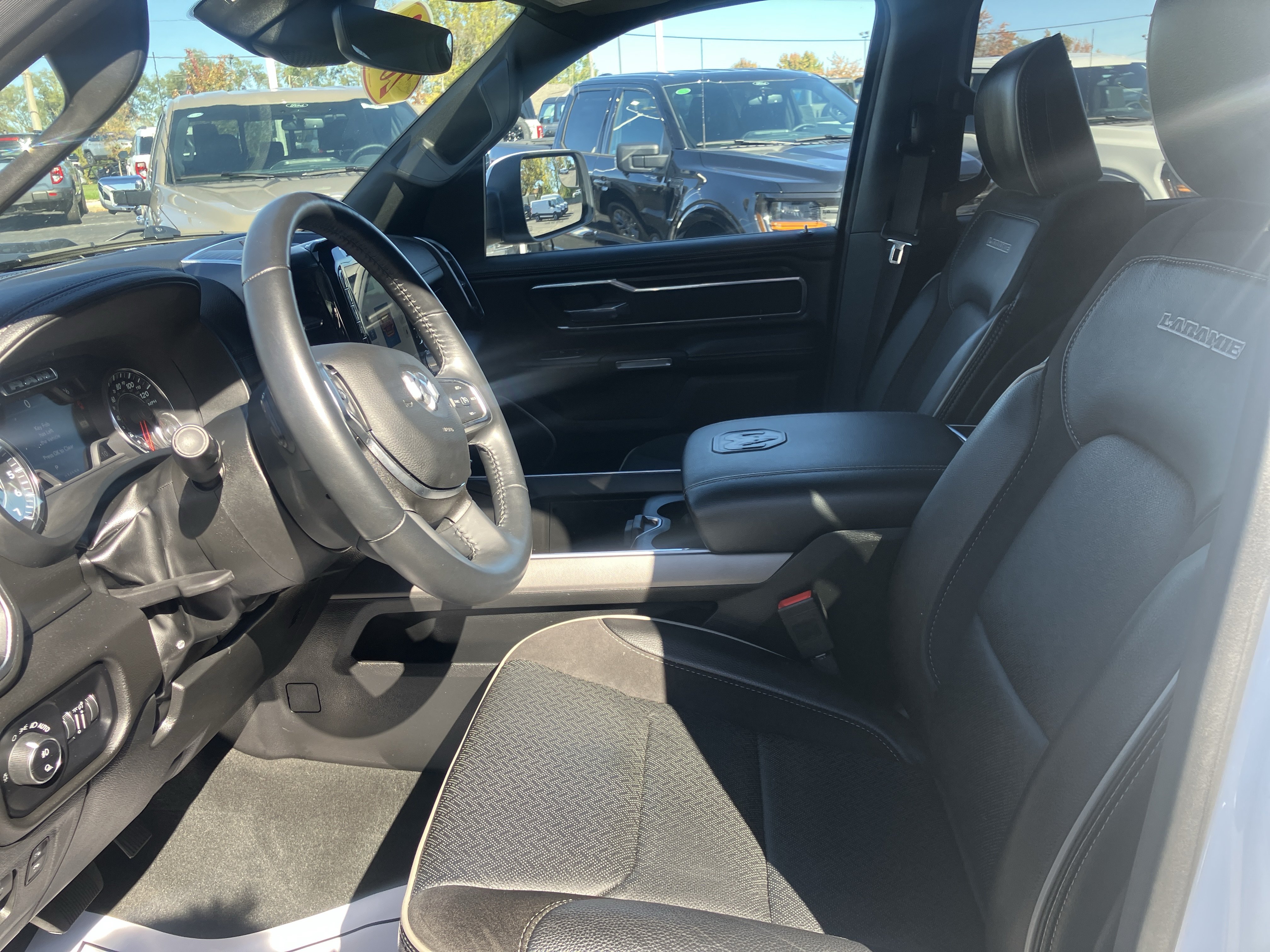 Used 2023 RAM 1500 Laramie AWD/4WD image 18