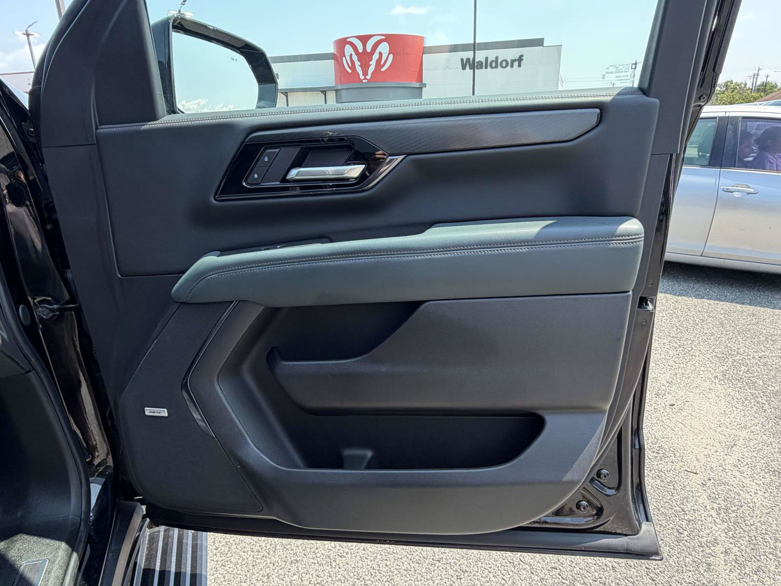Used 2025 GMC Yukon XL AT4 w/ AT4 Premium Package AWD/4WD image 35