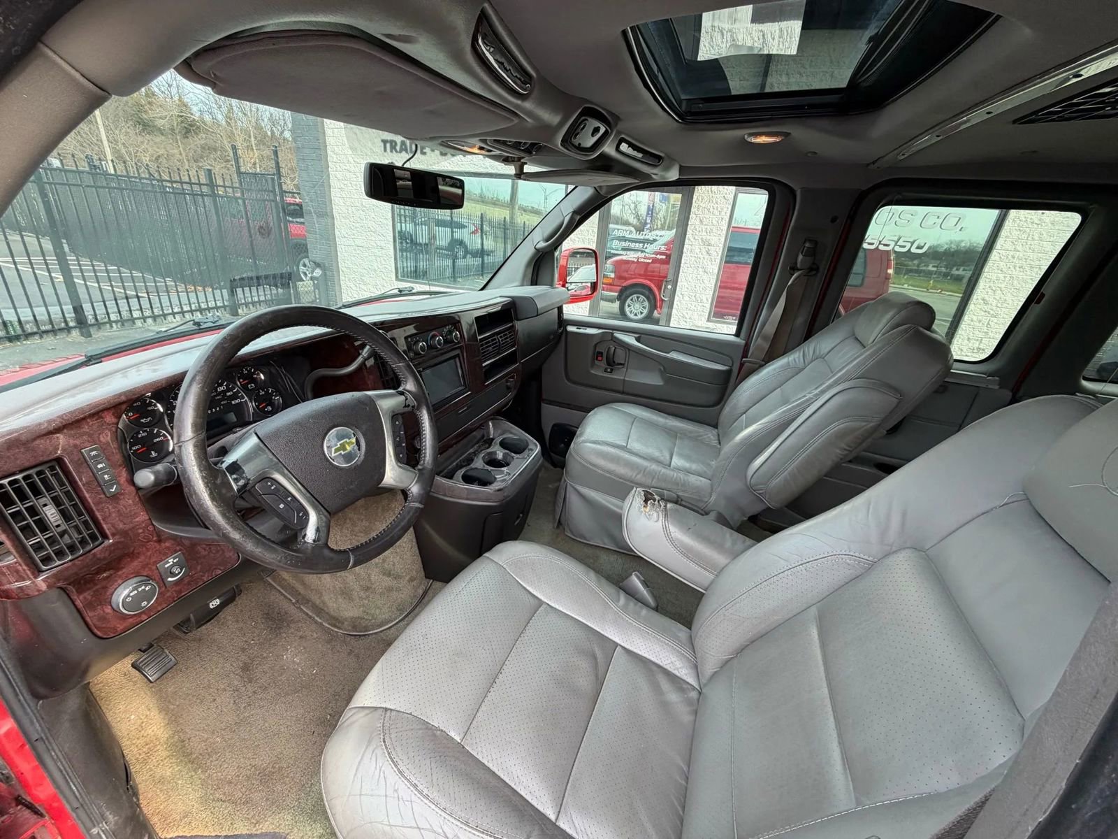 Used 2010 Chevrolet Express 1500 w/ Power Package image 27