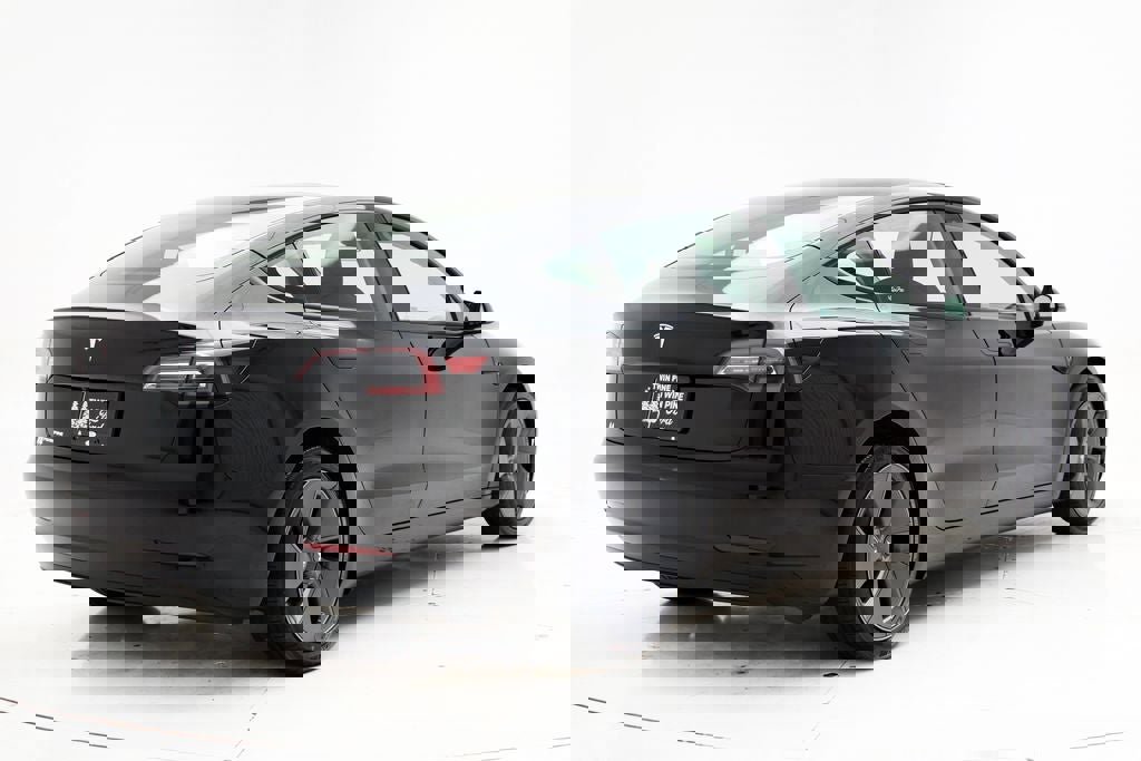 Used 2023 Tesla Model 3 Standard Range image 8