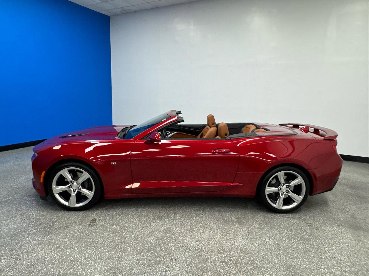Used 2017 Chevrolet Camaro SS RWD image 5