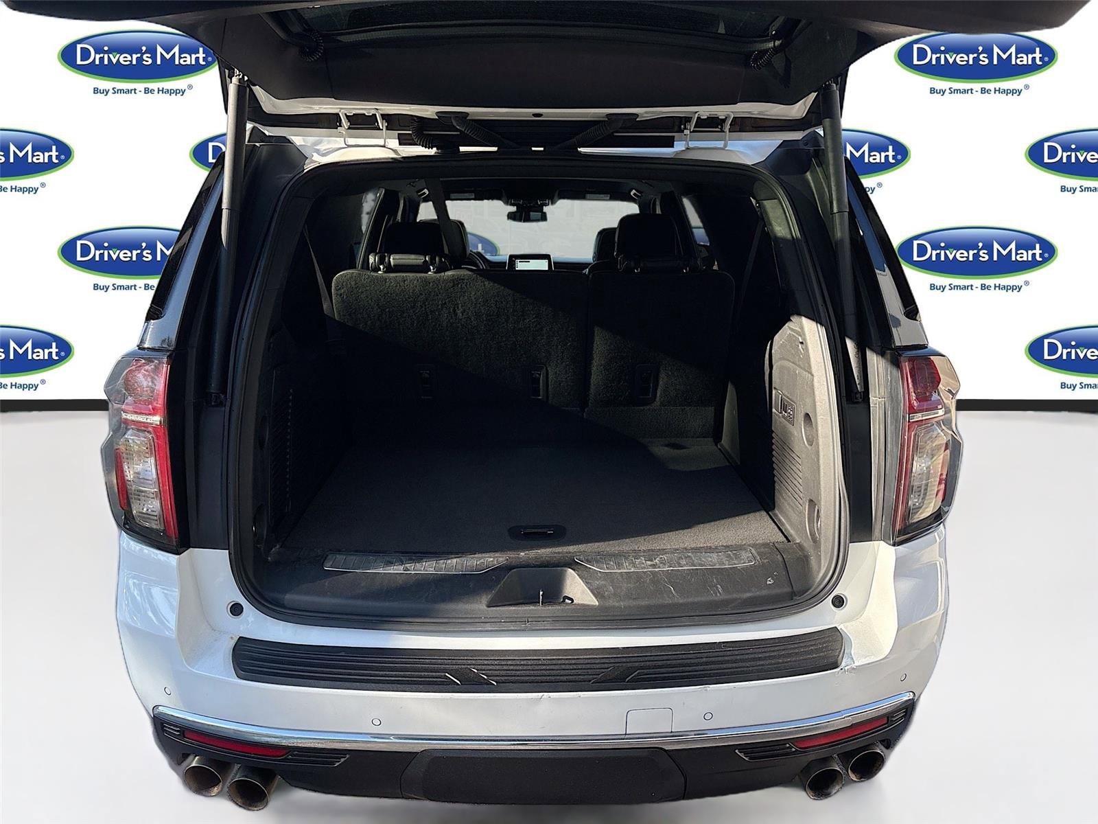 Used 2023 Chevrolet Suburban Premier image 29