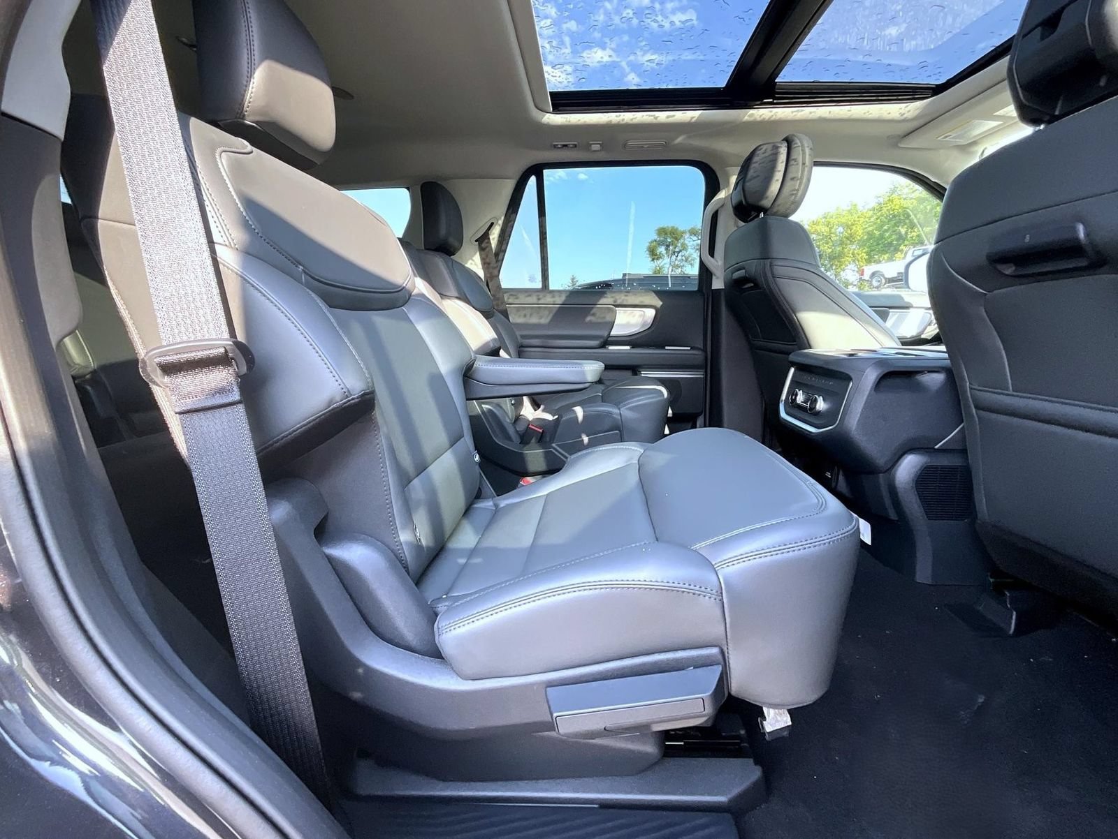 New 2027 Ford Expedition Active AWD/4WD image 22