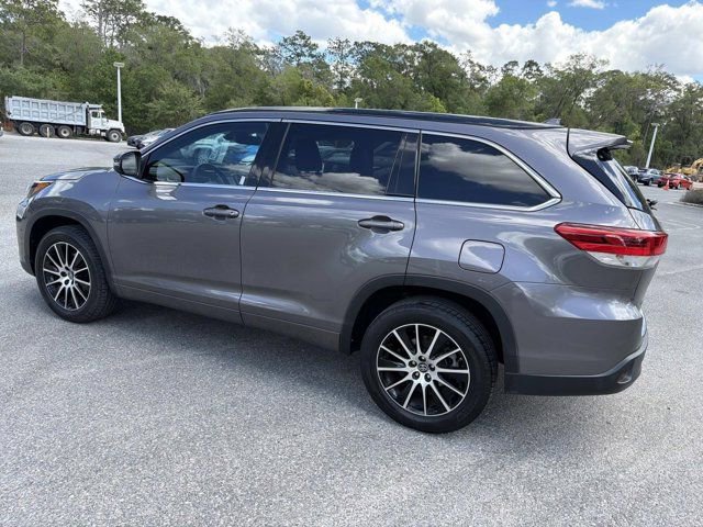 Certified 2018 Toyota Highlander SE FWD image 4