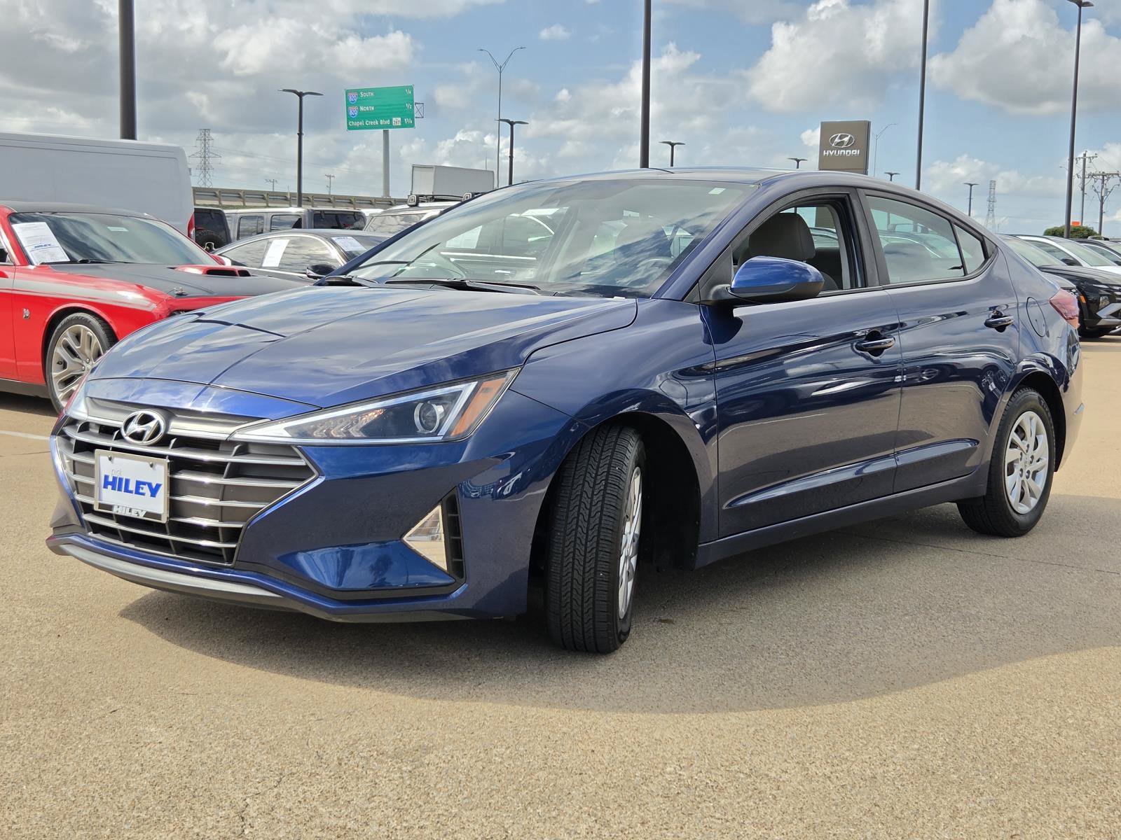 Used 2020 Hyundai Elantra SE FWD image 2