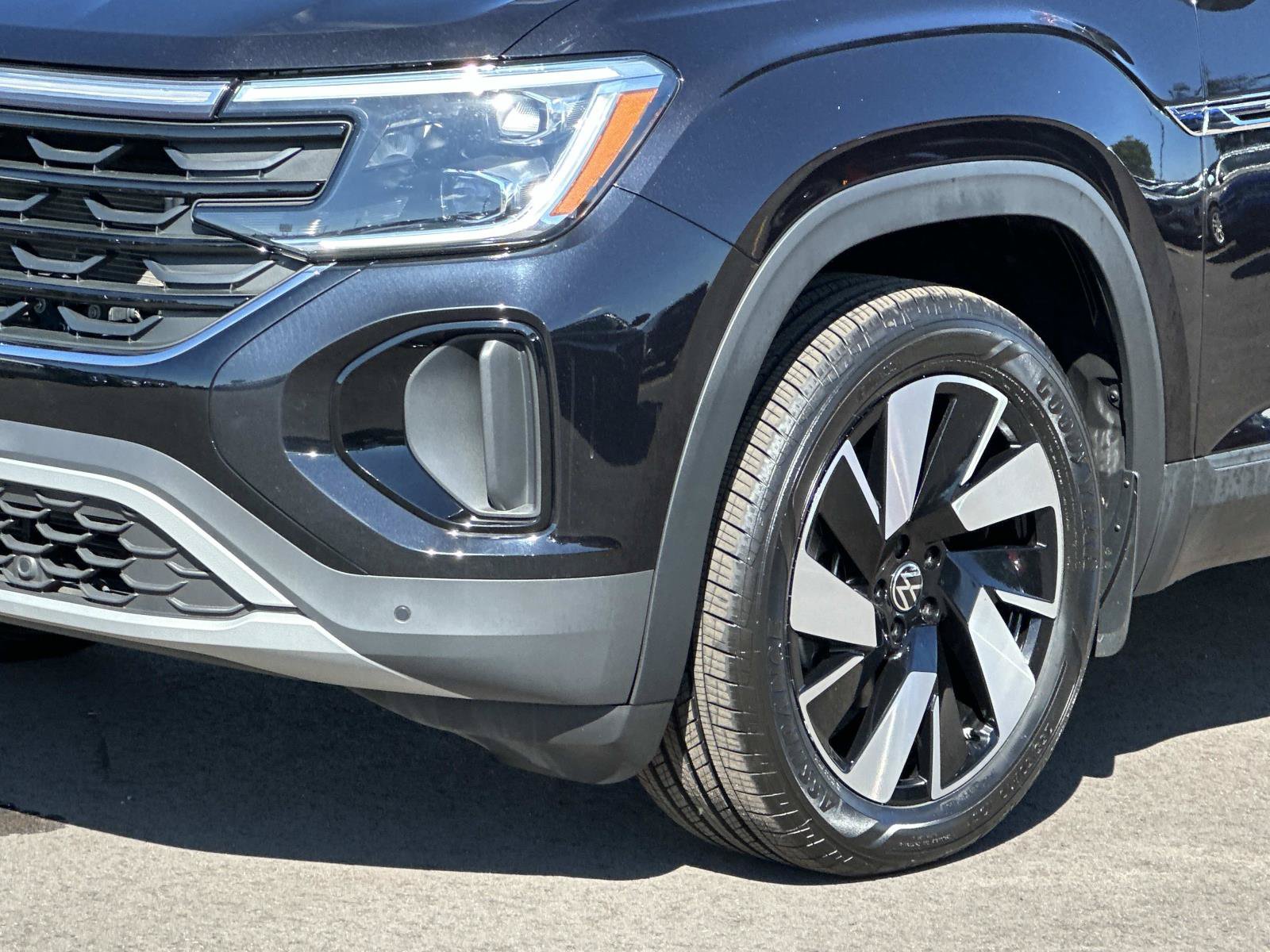 Used 2024 Volkswagen Atlas Cross Sport SE w/ Adventure Package AWD/4WD image 7