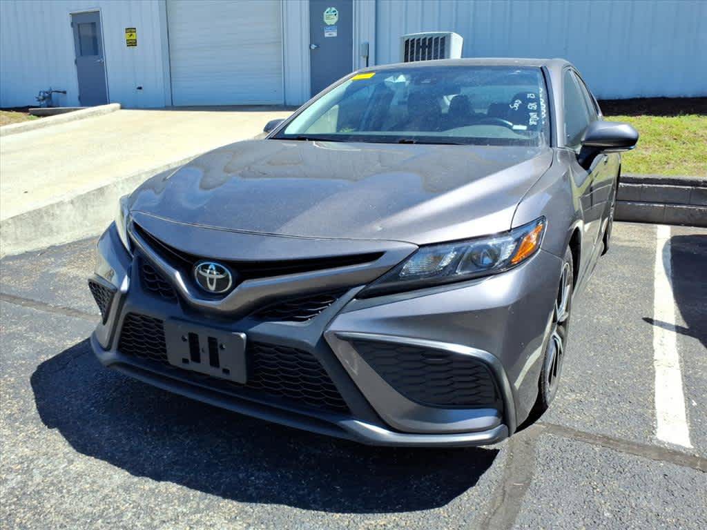 Used 2023 Toyota Camry SE FWD image 5