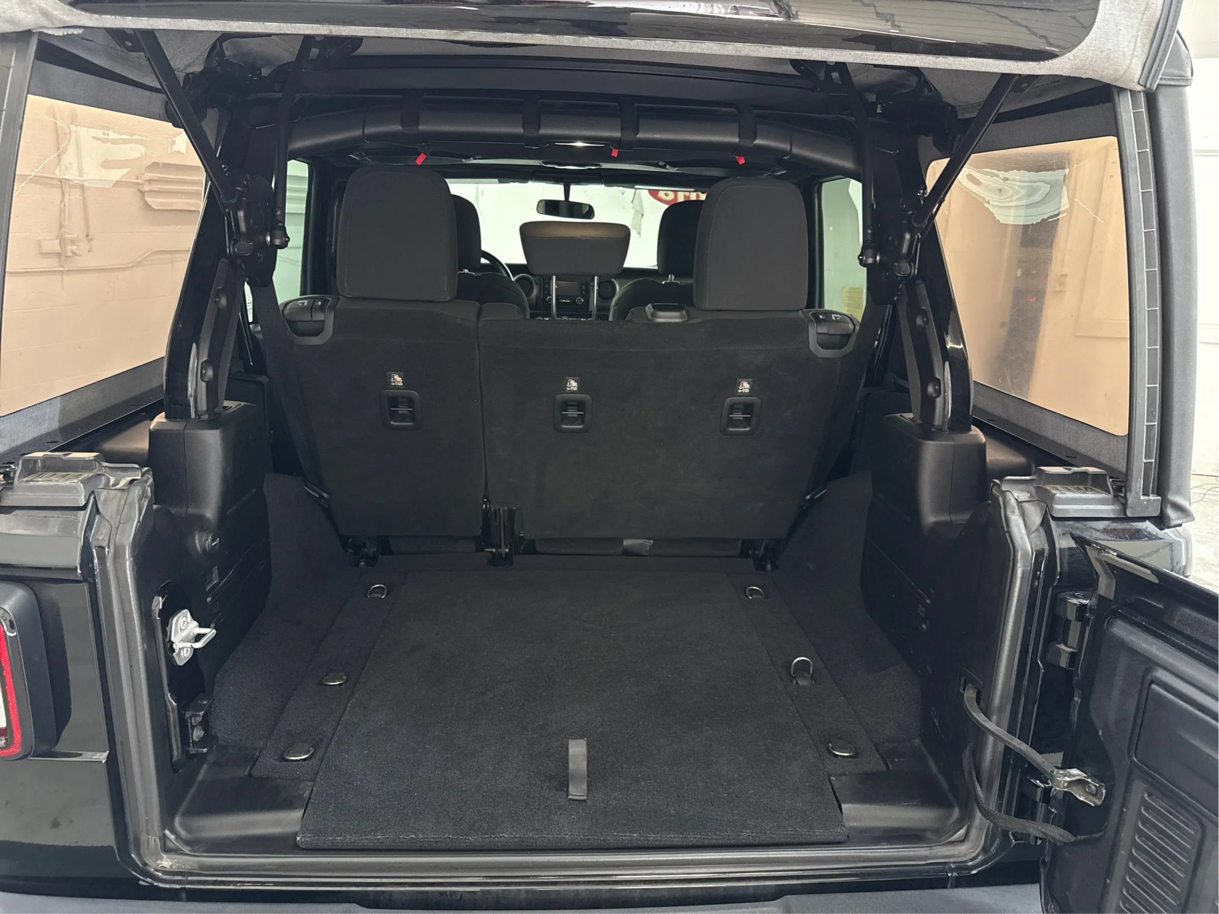 Used 2018 Jeep Wrangler Unlimited Sport S AWD/4WD image 16