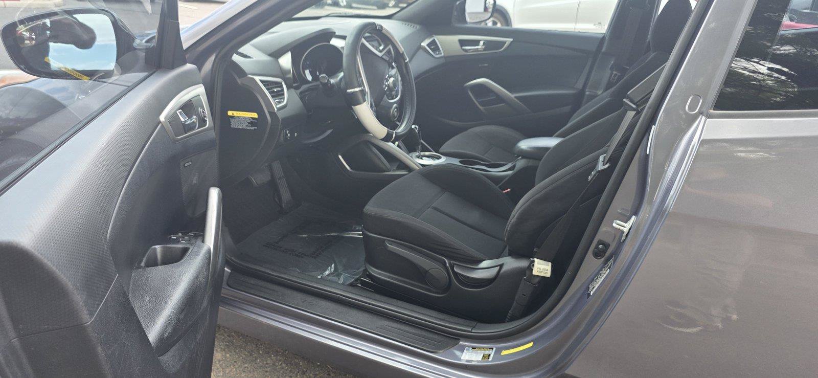 Used 2017 Hyundai Veloster Value Edition FWD image 15
