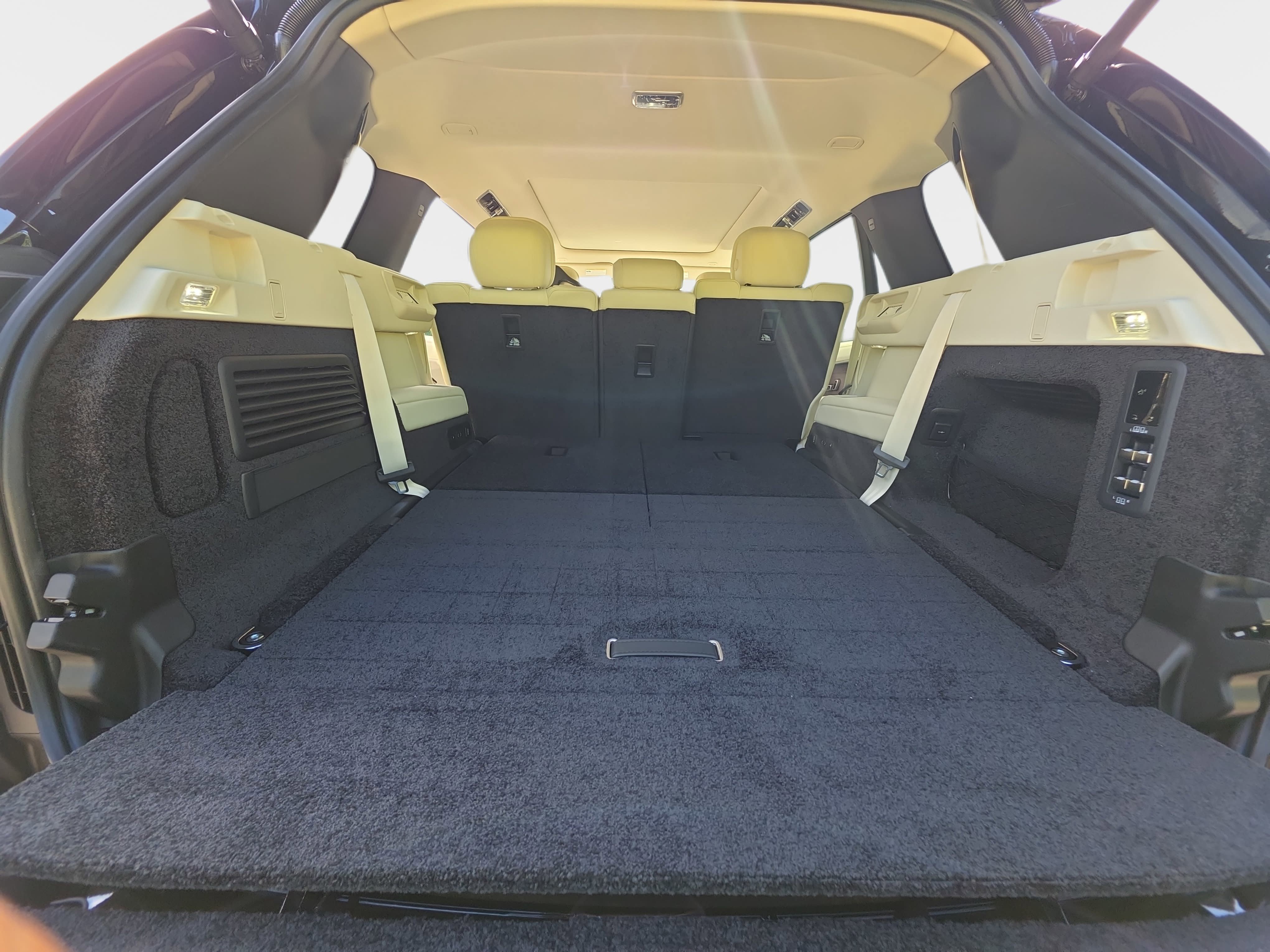 New 2026 Land Rover Range Rover Long Wheelbase SE AWD/4WD image 14