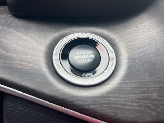 Used 2024 Jeep Grand Cherokee Limited w/ Black Appearance Package RWD image 13