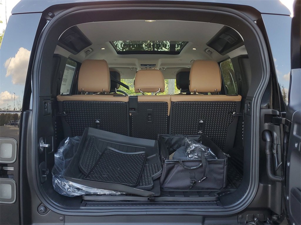 New 2026 Land Rover Defender 110 S image 34