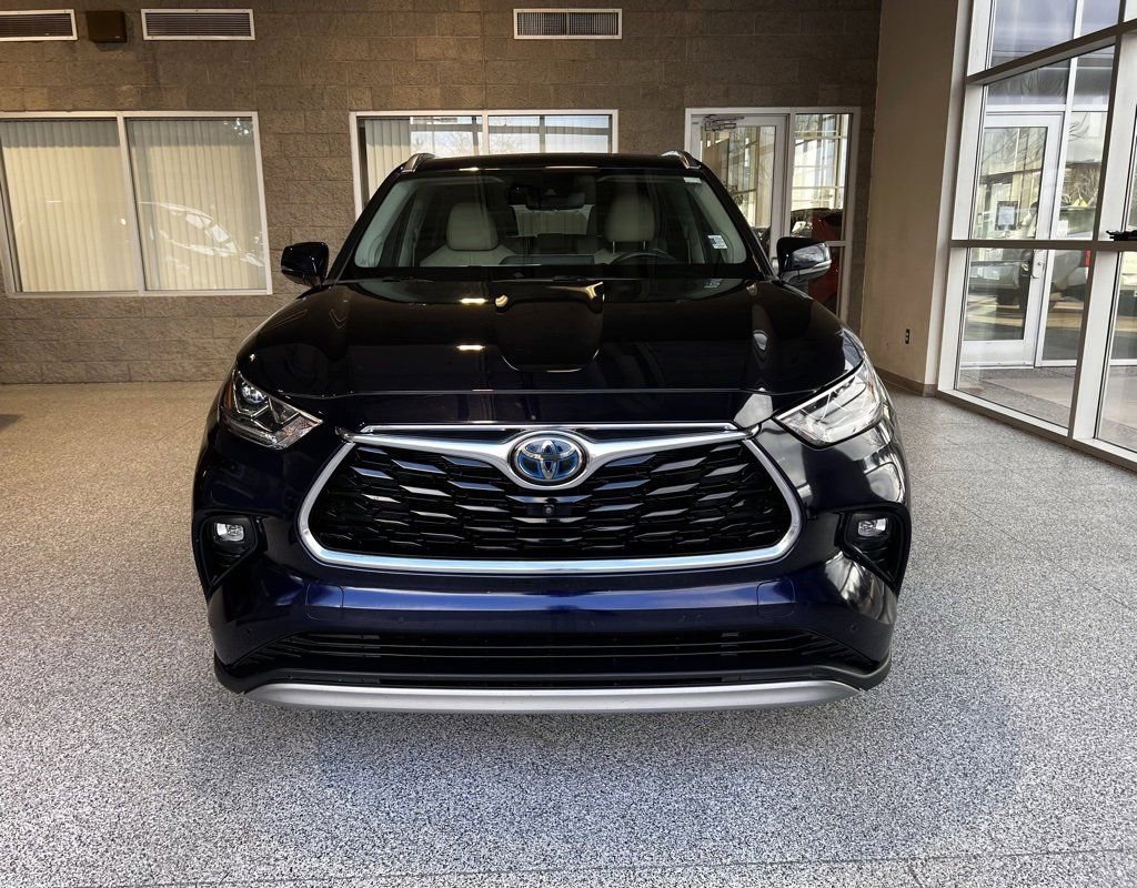 Certified 2020 Toyota Highlander Platinum image 2
