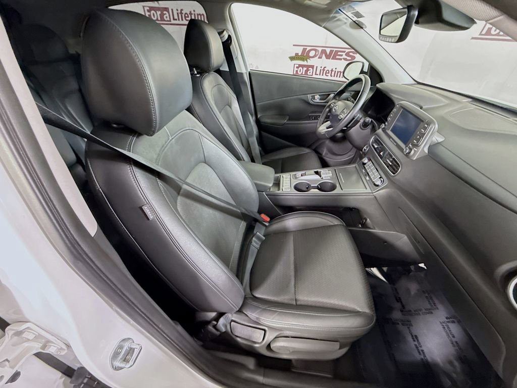 Certified 2021 Hyundai Kona Limited w/ Cargo Package image 31