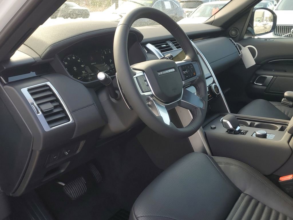 New 2026 Land Rover Discovery S image 7
