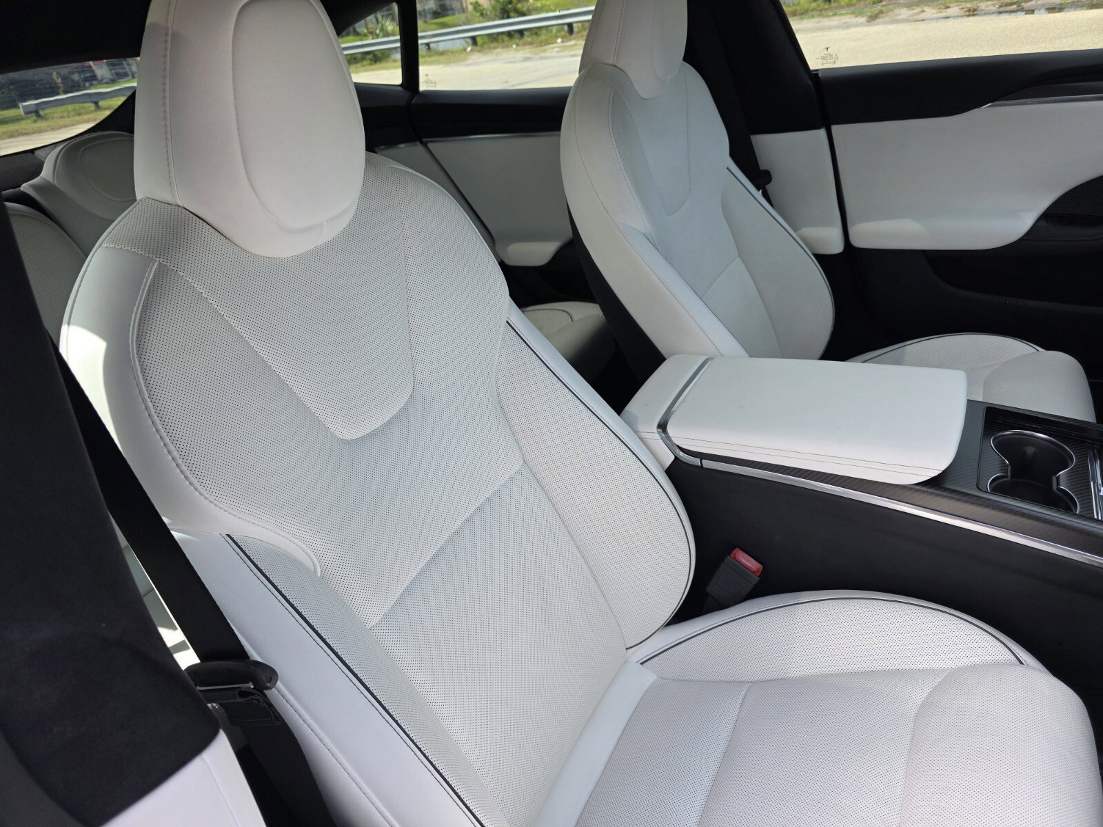 Used 2022 Tesla Model S Plaid image 27